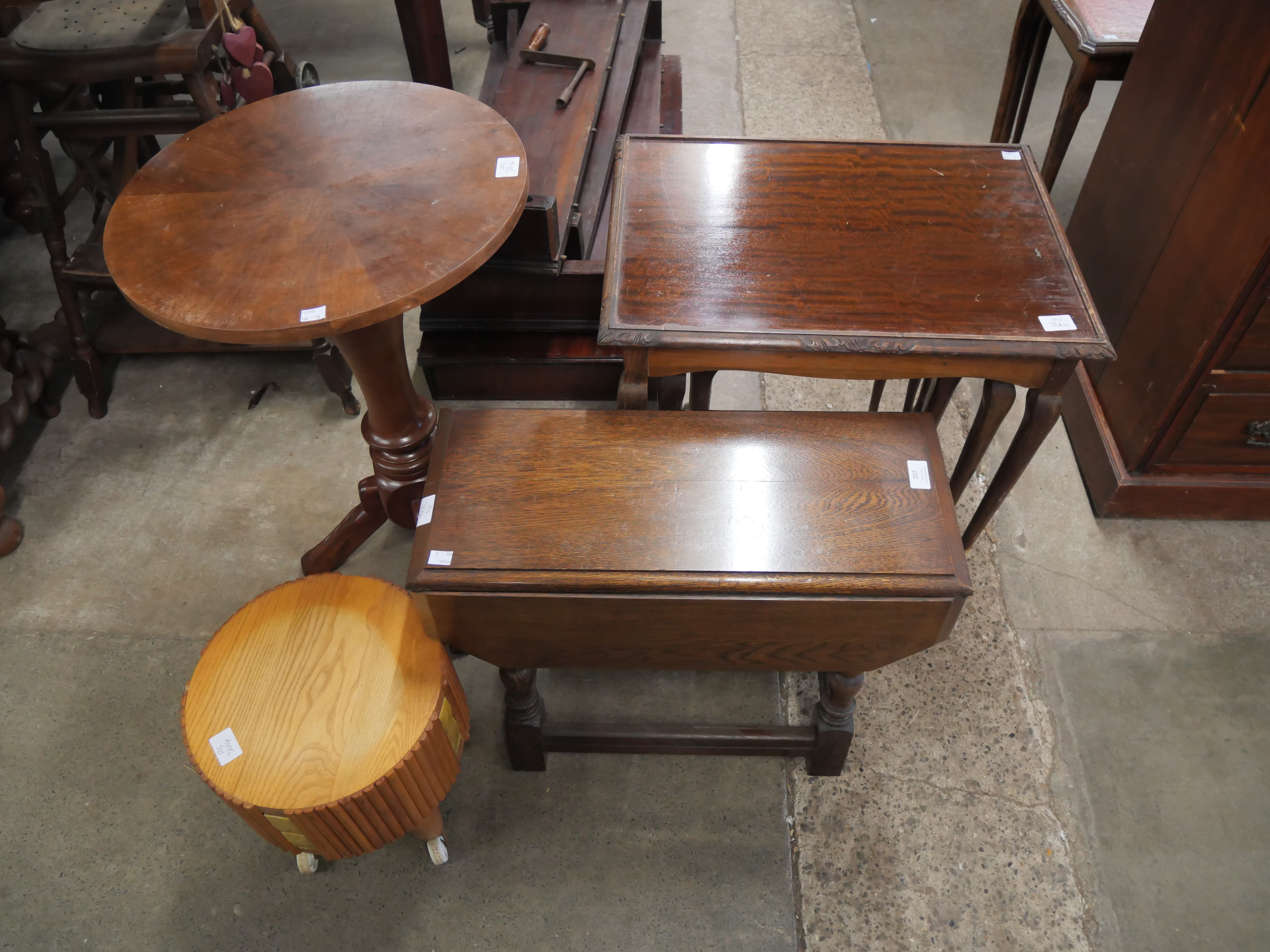 An oak drop leaf occasional table, wine table and nest of tables - Image 3 of 3