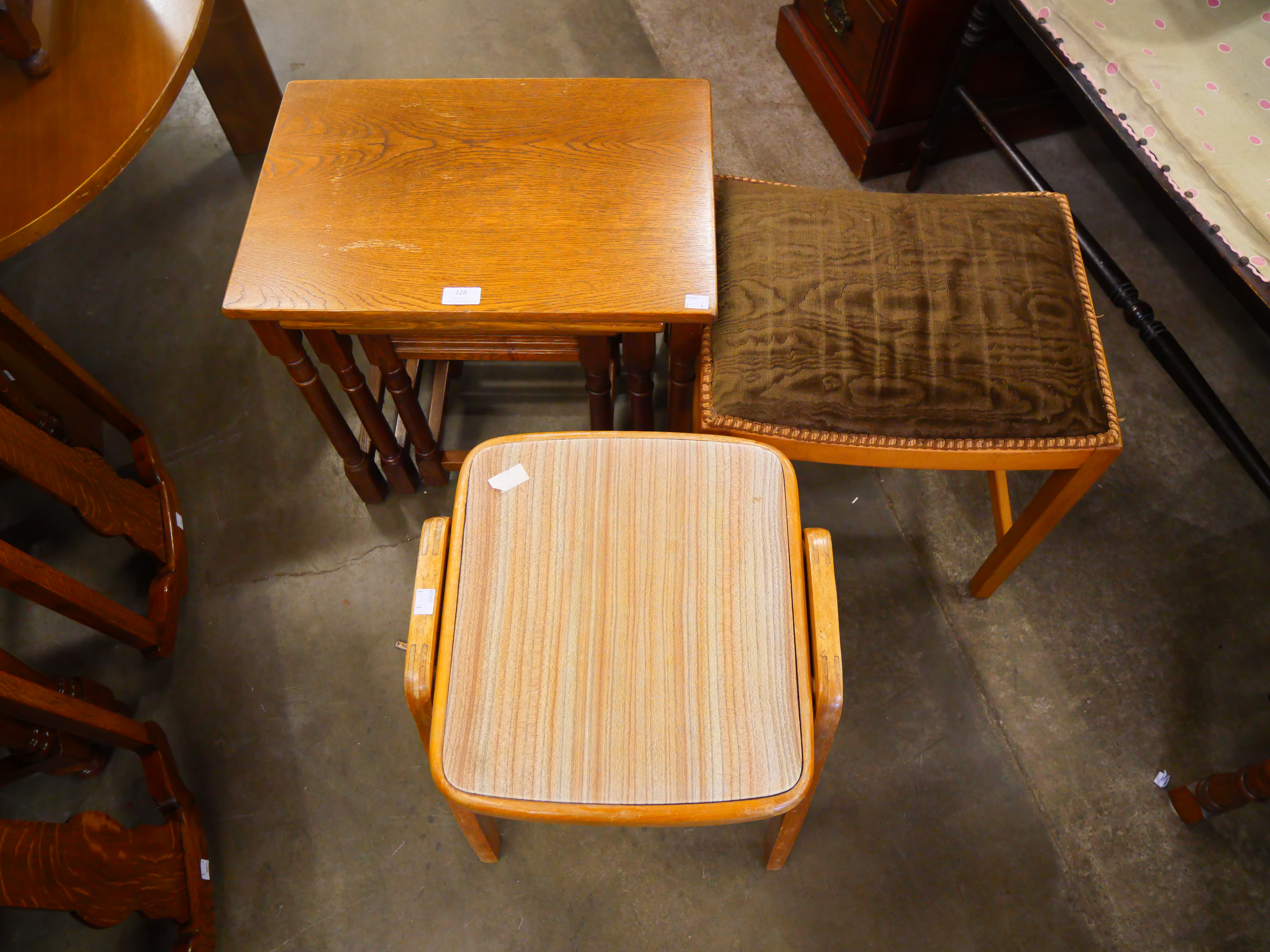 An oak nest of tables and two stools - Image 2 of 2