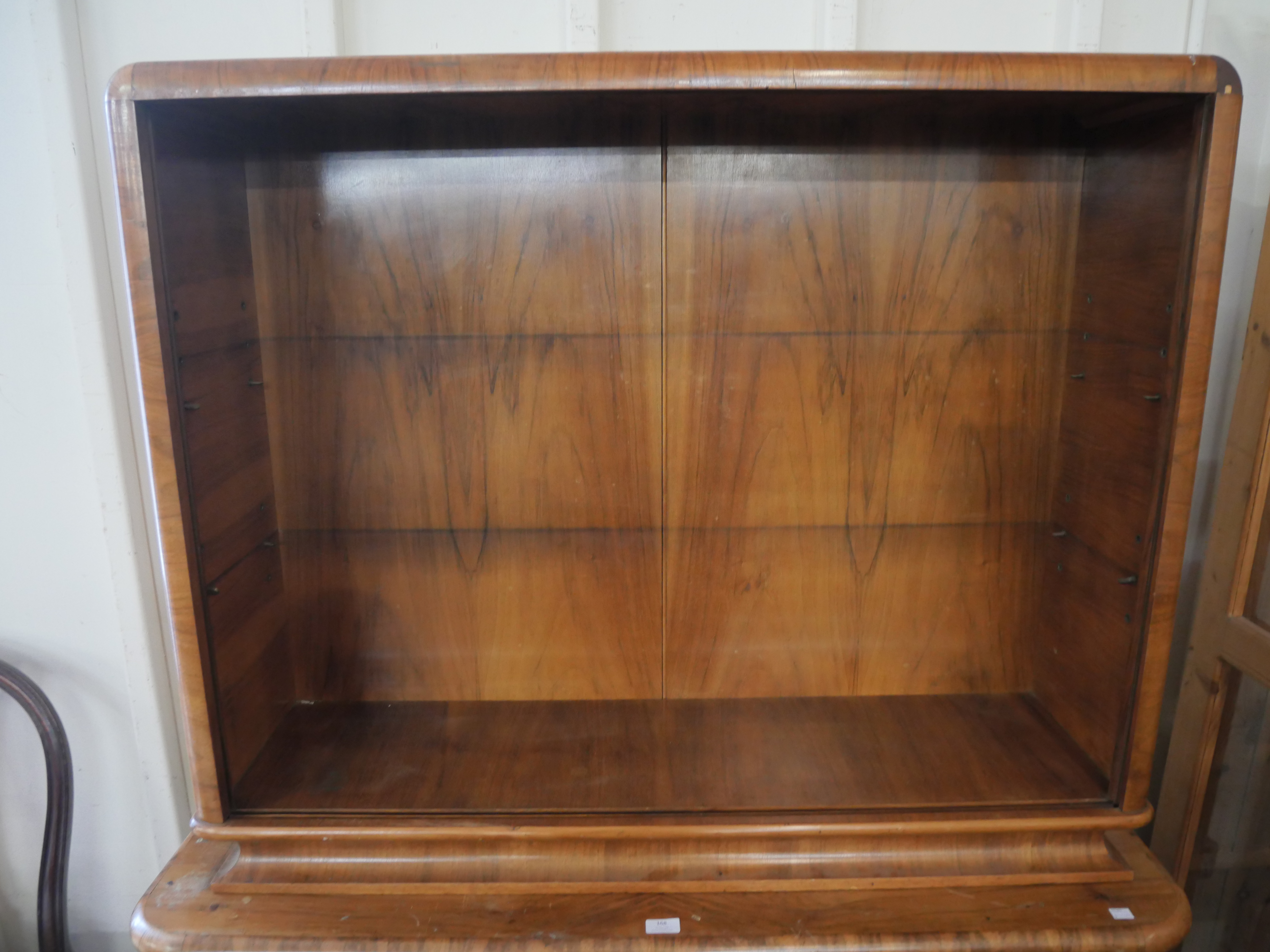 An Art Deco walnut wall cabinet - Image 4 of 4