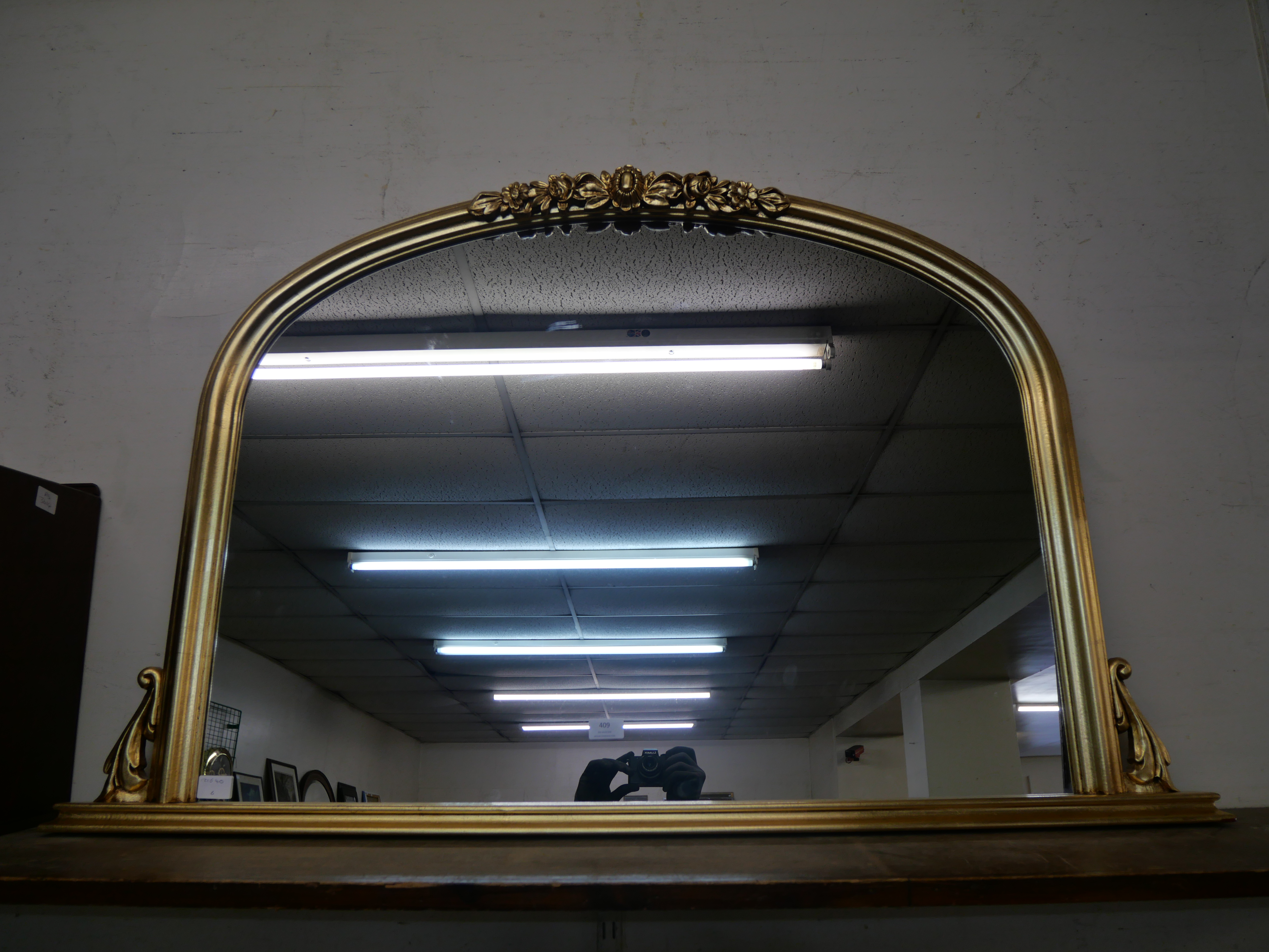 A large gilt framed overmantel mirror - Image 2 of 2