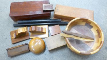 Treen; a box of 19th and 20th Century treen