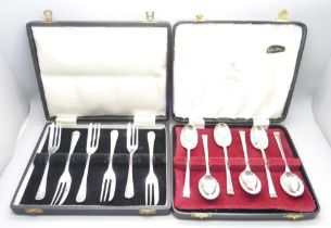 A cased set of six silver spoons, Sheffield 1862-63, 110g, and a cased set of six silver dessert