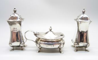A silver cruet set, Birmingham 1908/10, 99g