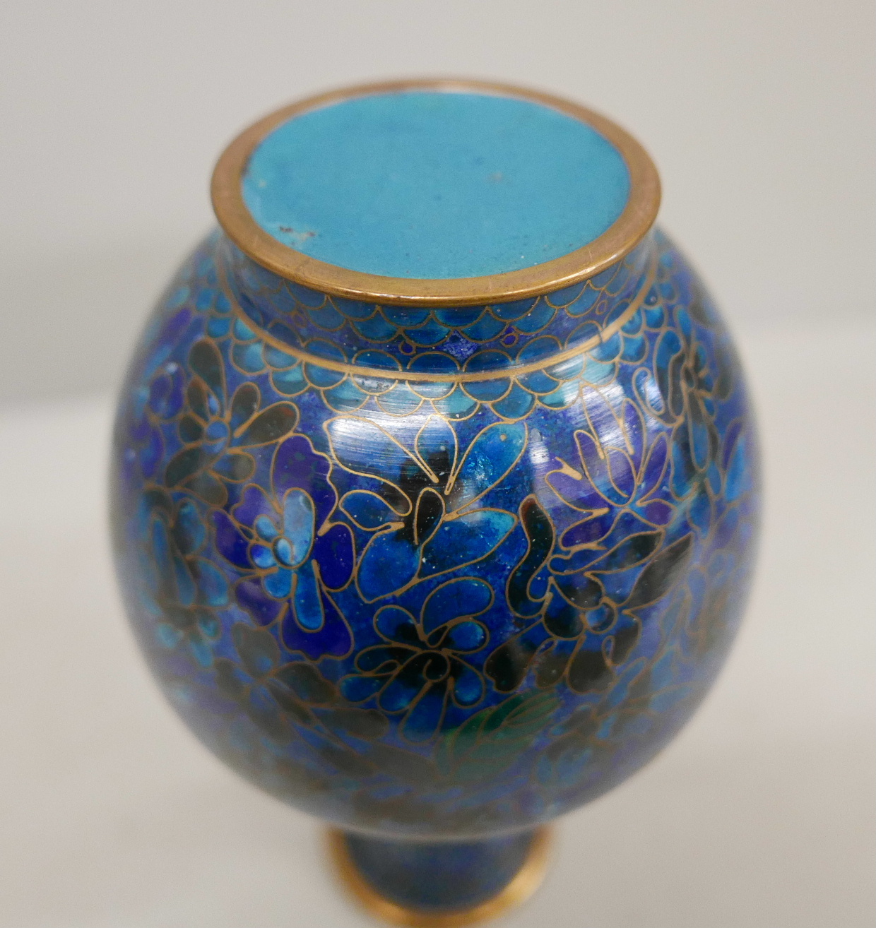 A blue cloisonne vase, 18cm - Bild 4 aus 4