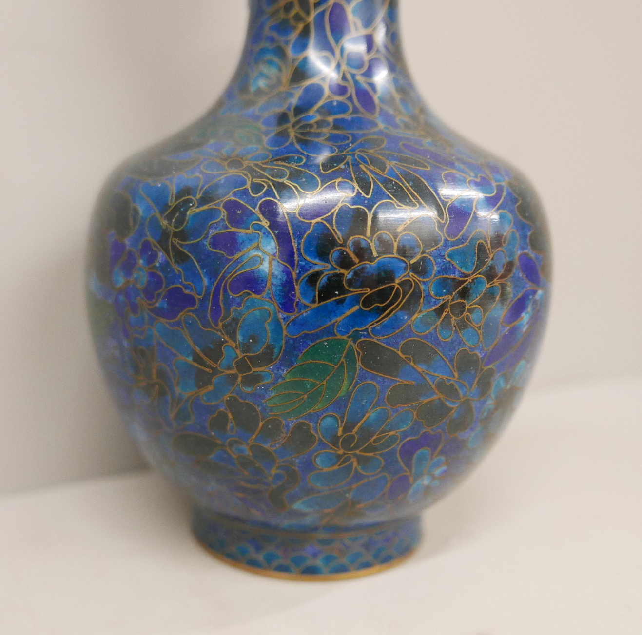 A blue cloisonne vase, 18cm - Bild 3 aus 4