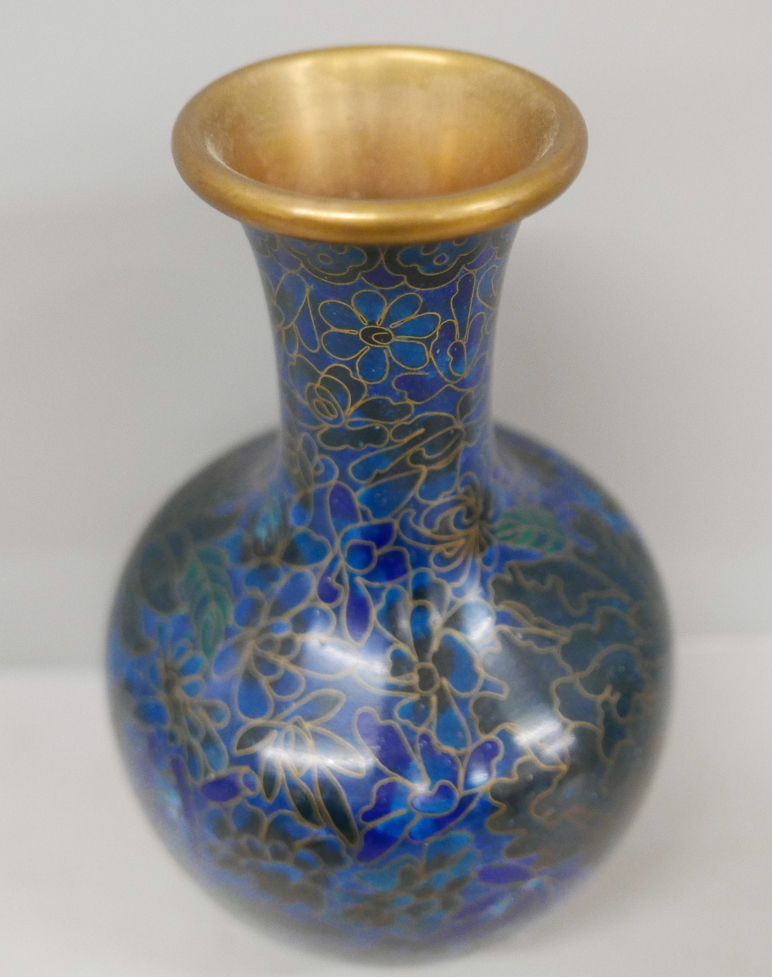 A blue cloisonne vase, 18cm - Bild 2 aus 4