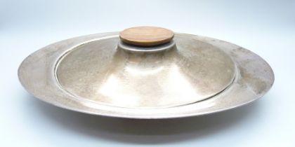 A 1970s studio silver serving dish with lid, by Arthur Taylor, 704g, 284mm wide