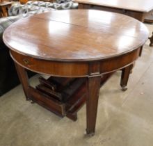 An Edward VII mahogany extending dining table