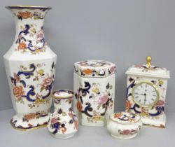 A Mason's Mandalay clock, a large vase, trinket box, a small vase and lidded jar (5)