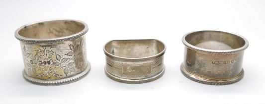 Three silver napkin rings, 71g