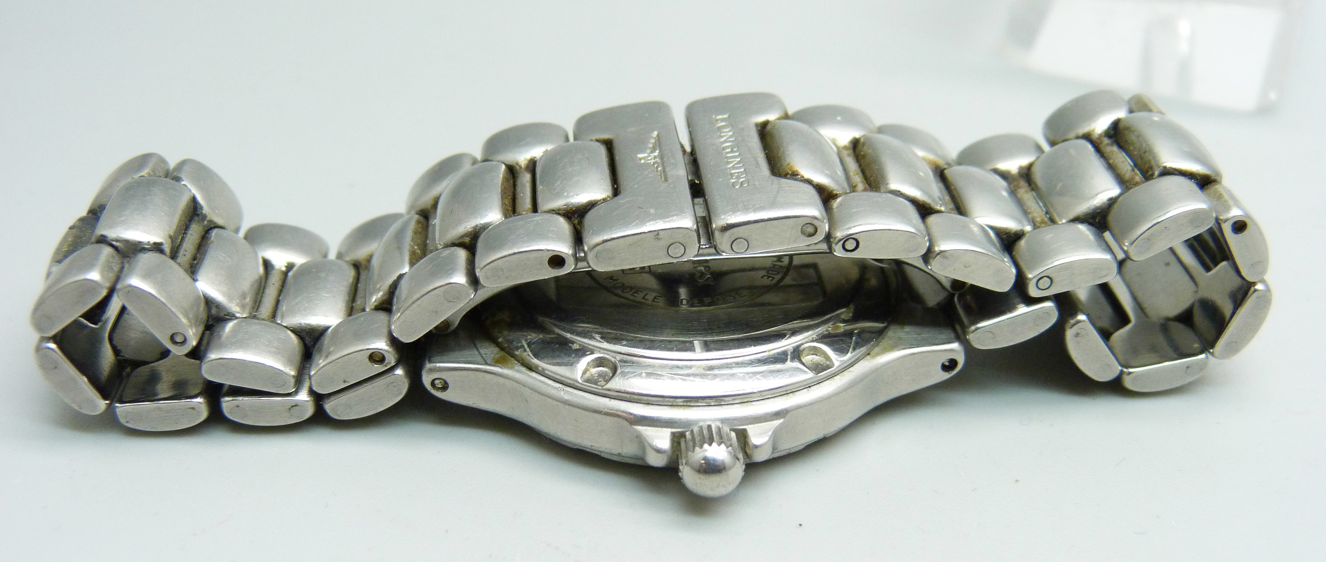 A Longines quartz wristwatch - Image 3 of 6