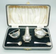 A silver Art Deco condiment set, Birmingham 1935, with two silver spoons, total weight with liners