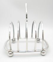 A silver toast rack, Chester 1912, 84g