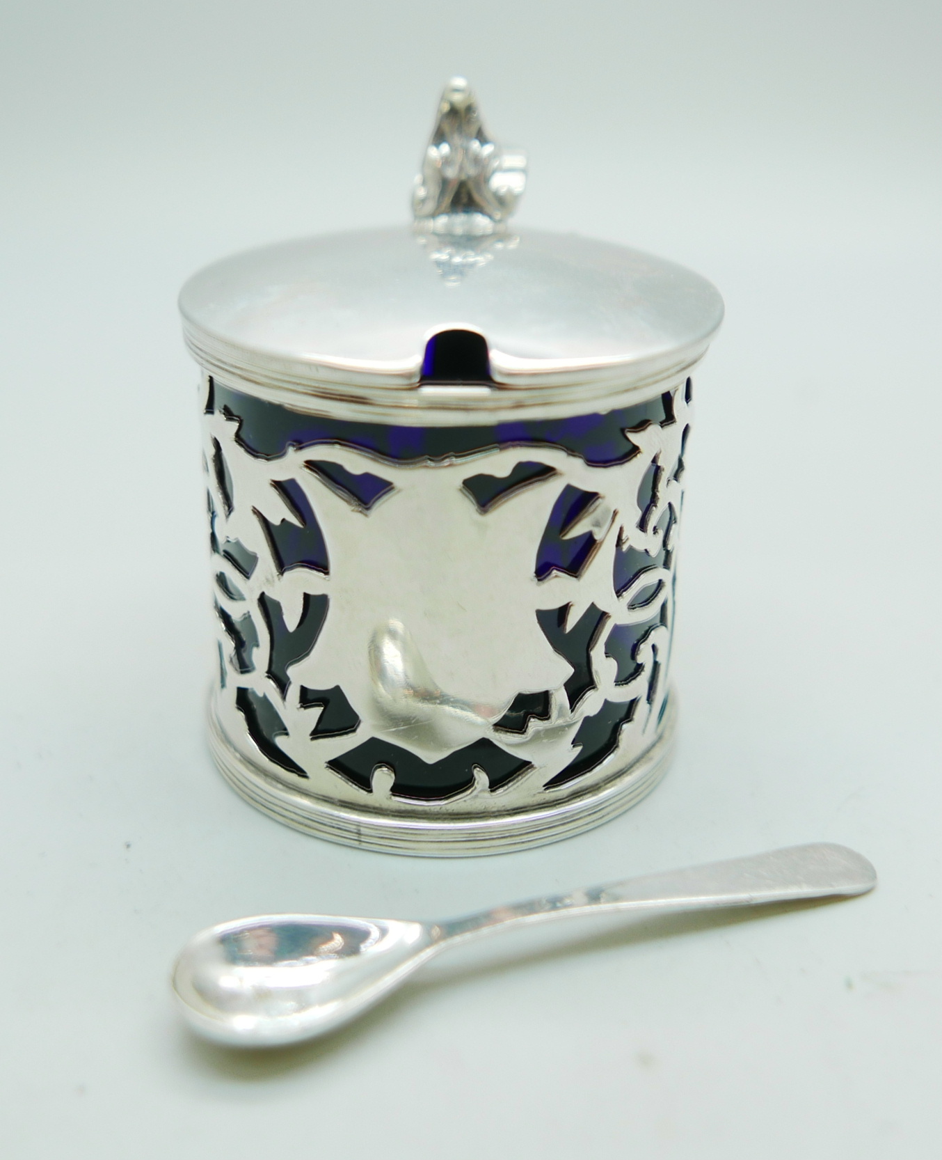 A silver mustard with blue glass liner and a plated spoon, Birmingham 1903, 56g