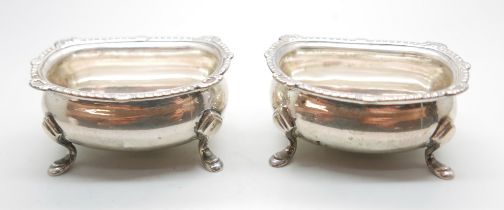 A pair of silver salts, Walker & Hall, London 1938, 105g