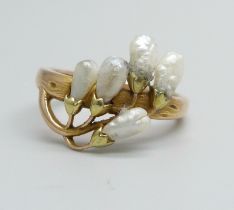 A 14ct gold, freshwater pearl Art Nouveau style ring, 4g, M