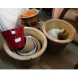 A collection of terracotta plant pots (assorted sizes)