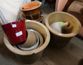 A collection of terracotta plant pots (assorted sizes)
