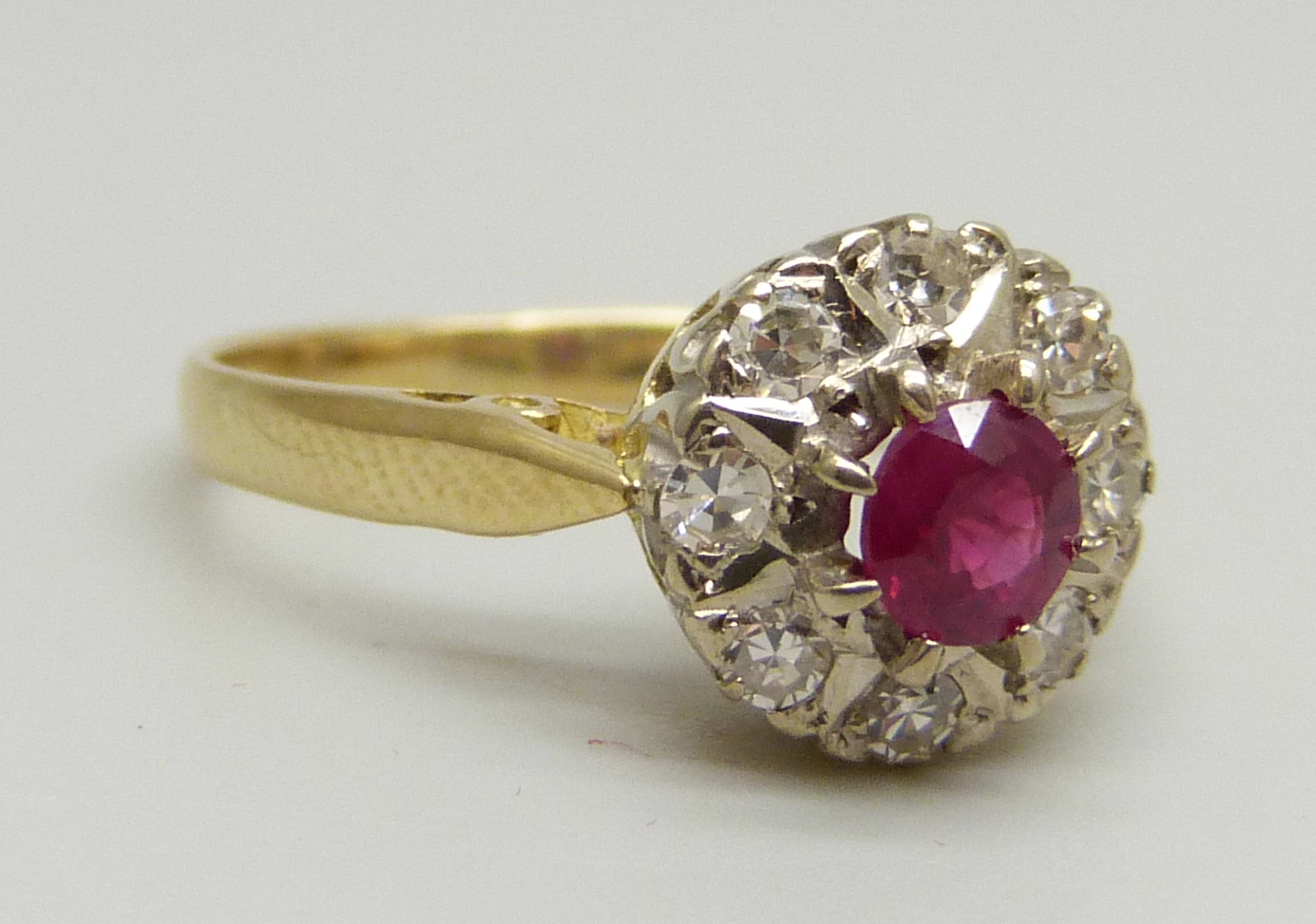 An 18ct yellow gold cluster ring set with eight round brilliant cut diamonds (2mm) and a central - Image 3 of 4