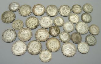 Coins; fifteen silver shillings 1928 to 1946, and fifteen silver sixpences, pre 1946, 124.9g