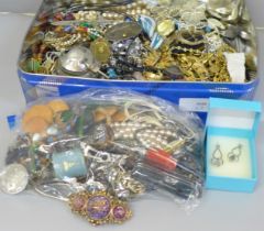 A collection of costume jewellery