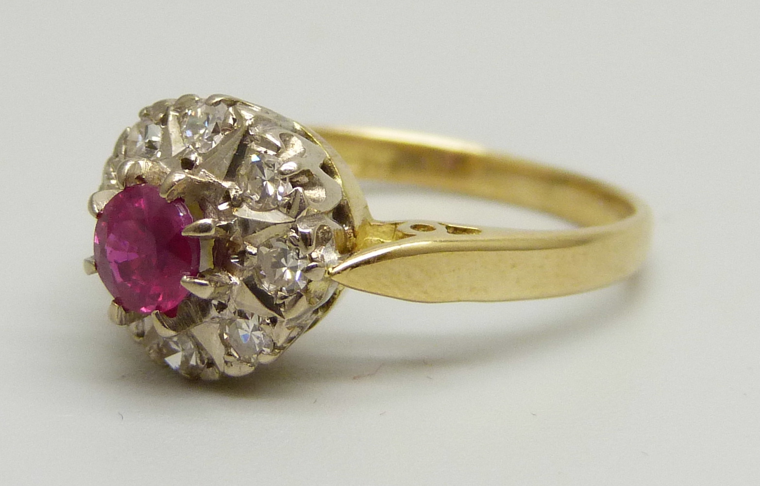 An 18ct yellow gold cluster ring set with eight round brilliant cut diamonds (2mm) and a central - Image 2 of 4