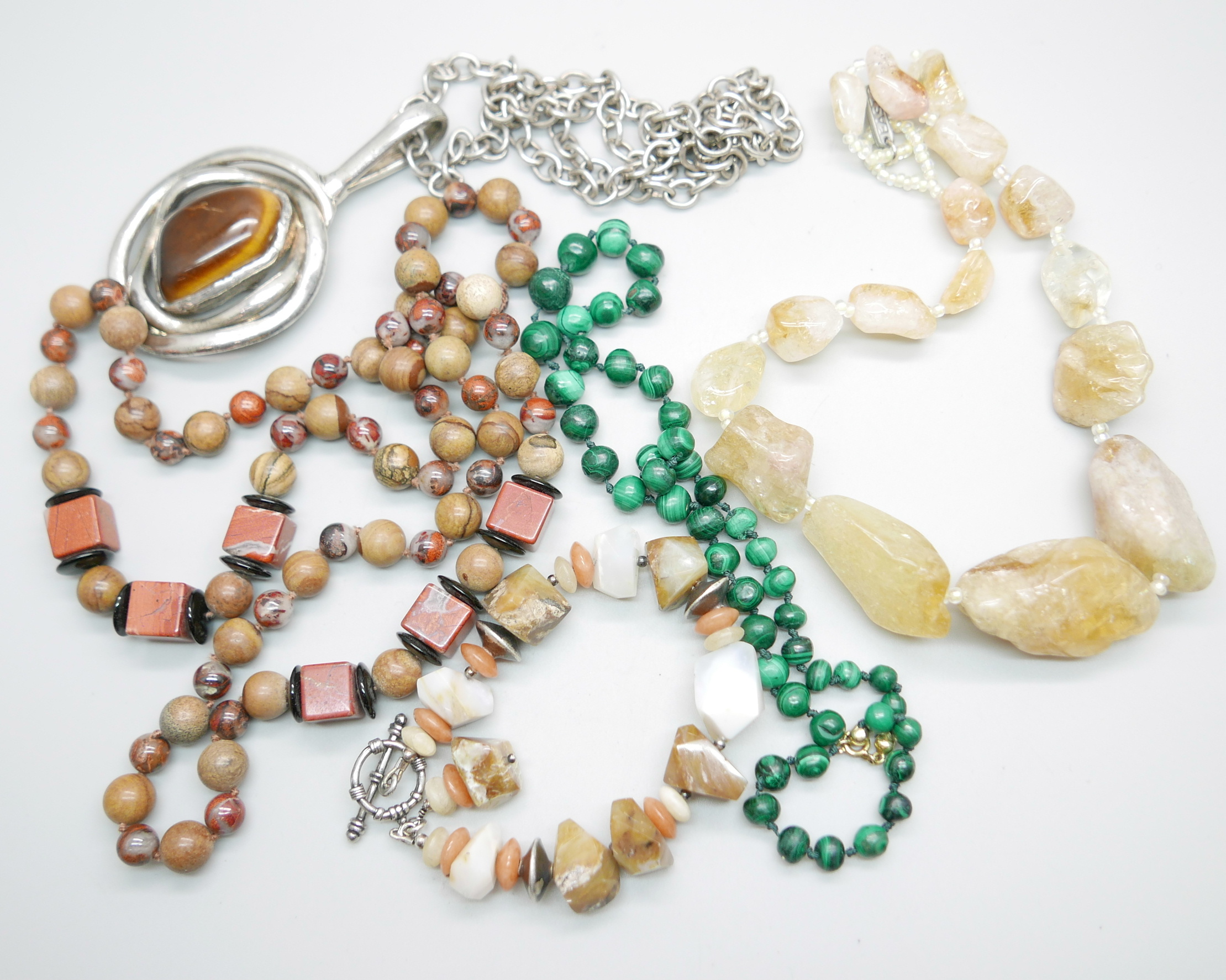 Hardstone set jewellery, including malachite and agate, and a large tigers eye set pendant on chain