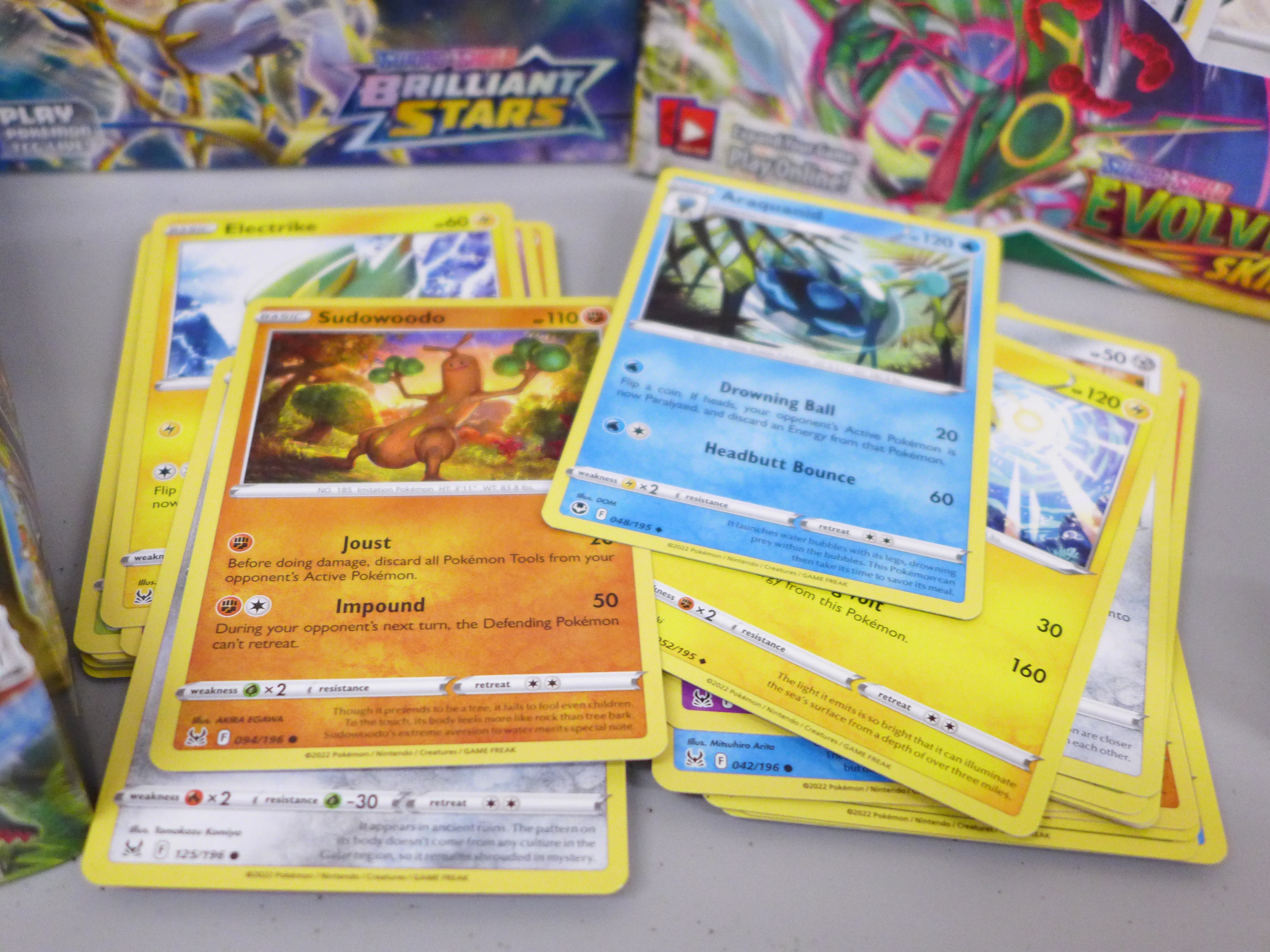 1000 Pokemon cards including 60 holos - Image 2 of 4