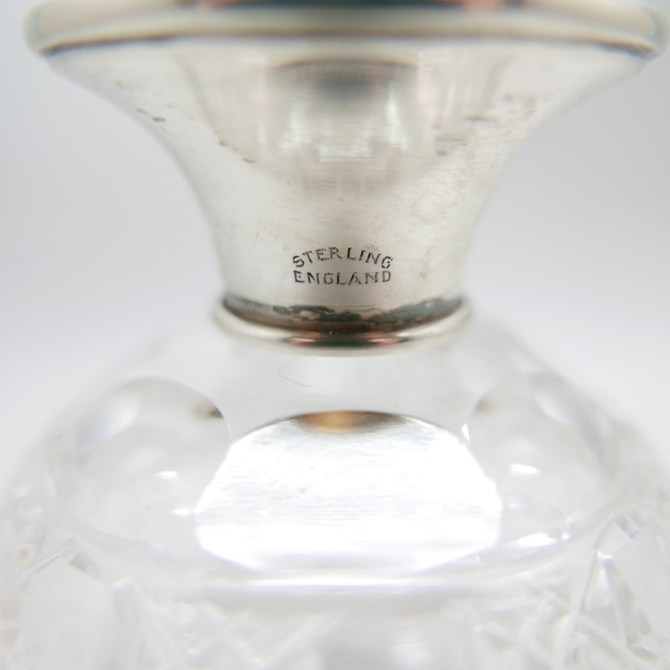 A silver topped globular glass scent bottle - Image 2 of 3