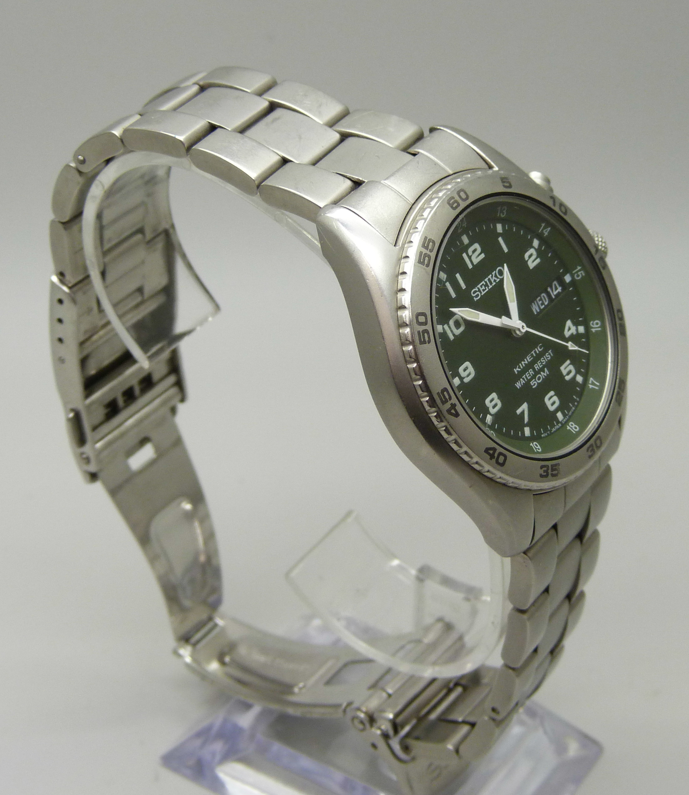 A Seiko kinetic wristwatch - Image 3 of 5