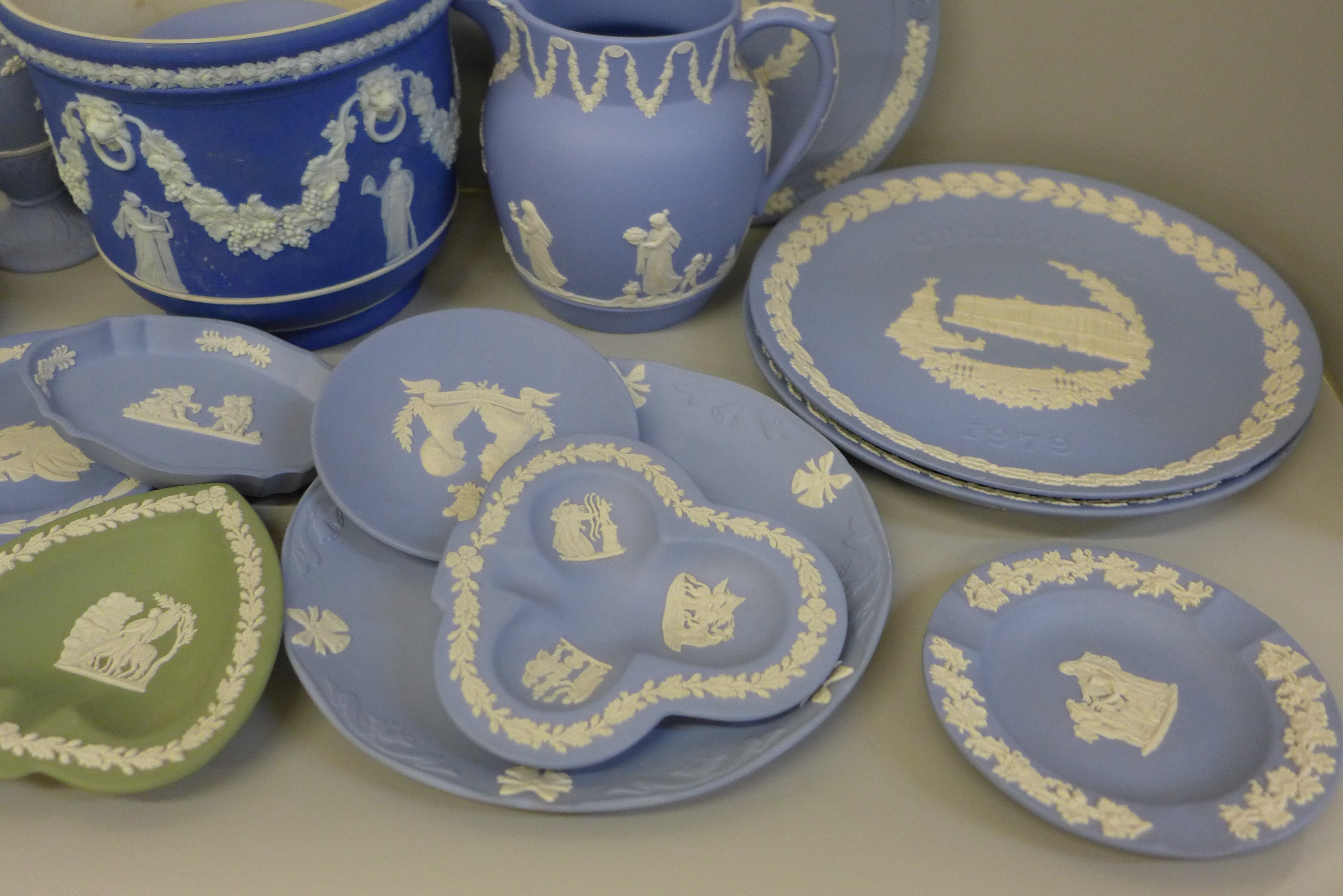 A box of approximately 20 items of Wedgwood Jasperware including a jardiniere, jug, vases, lidded - Image 4 of 5