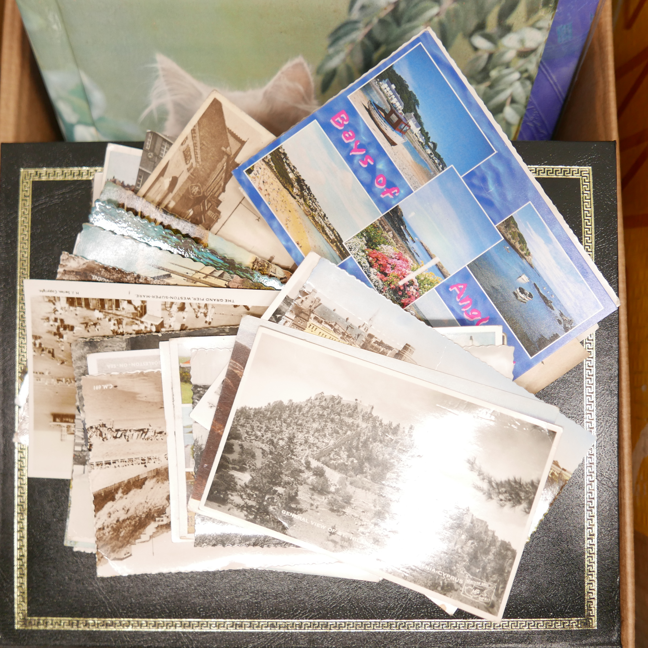 A box of postcards and other collectors cards, vintage to modern **PLEASE NOTE THIS LOT IS NOT - Image 2 of 3