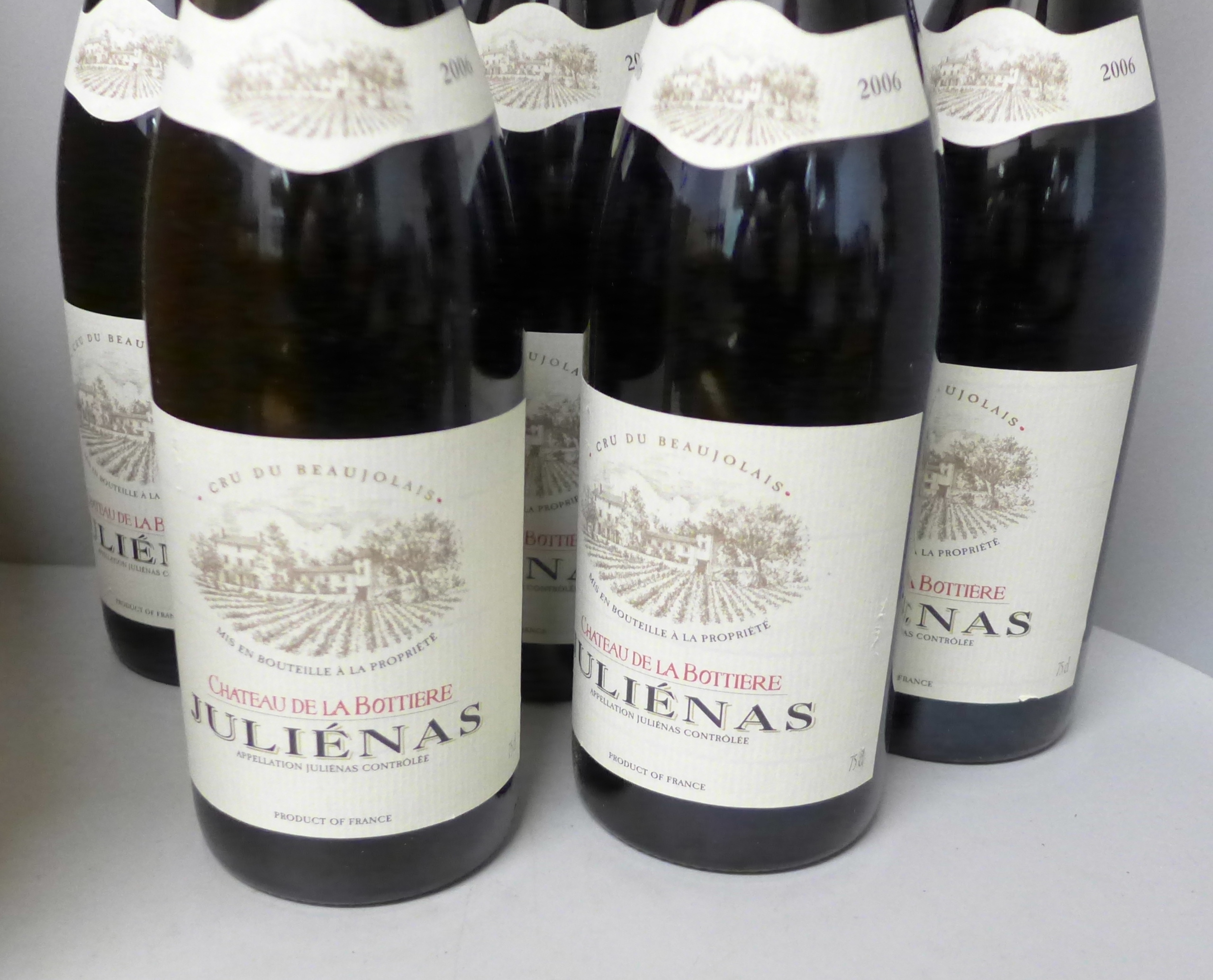 Five bottles of 2006 Julienas Beaujolais in a wooden box **PLEASE NOTE THIS LOT IS NOT ELIGIBLE - Image 2 of 3