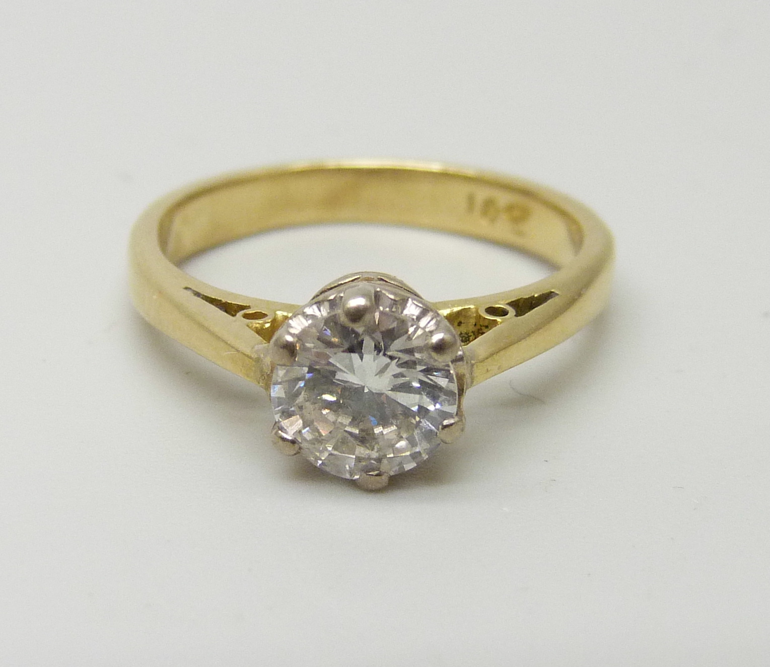 An 18ct yellow gold round brilliant cut diamond solitaire ring, approximately 0.75ct, H clarity,