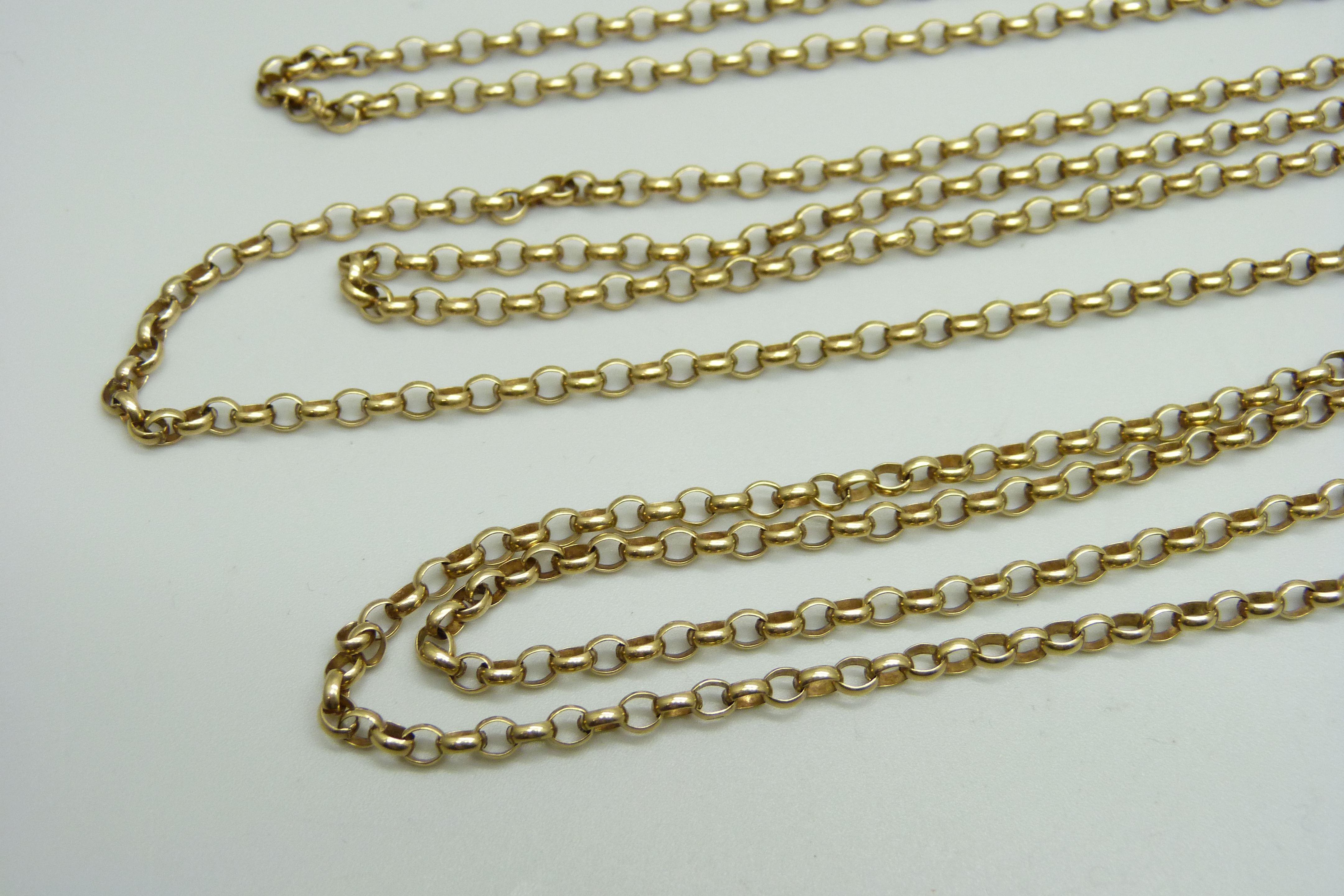 An unmarked yellow metal oval belcher link long guard chain (tests as 9ct gold), 158cm, 26.1g - Image 3 of 3