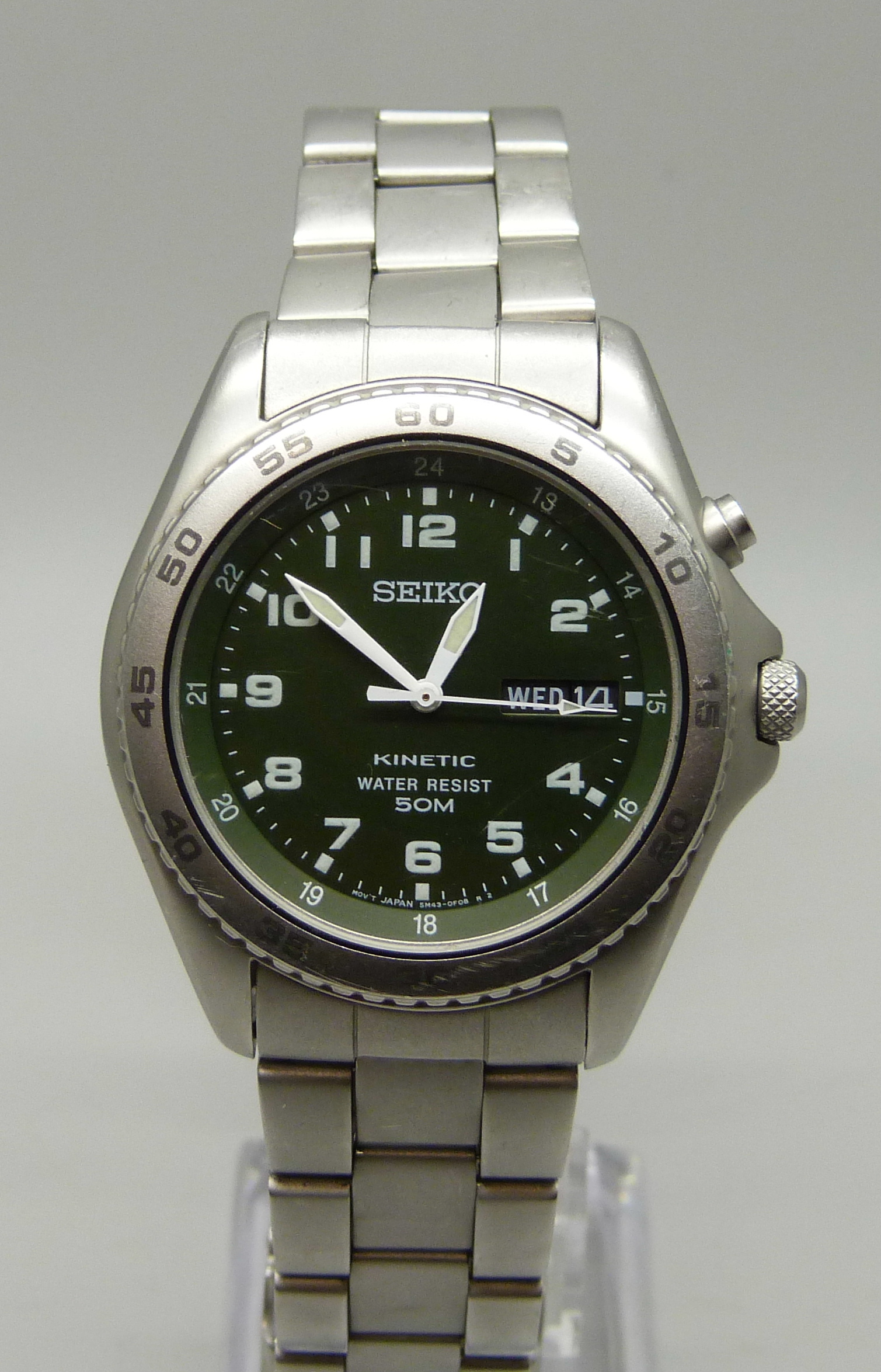 A Seiko kinetic wristwatch