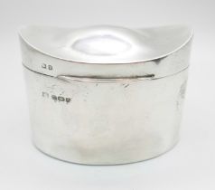 A silver tea caddy with hinged lid by George Unite, Birmingham 1920, 135g, 92mm wide