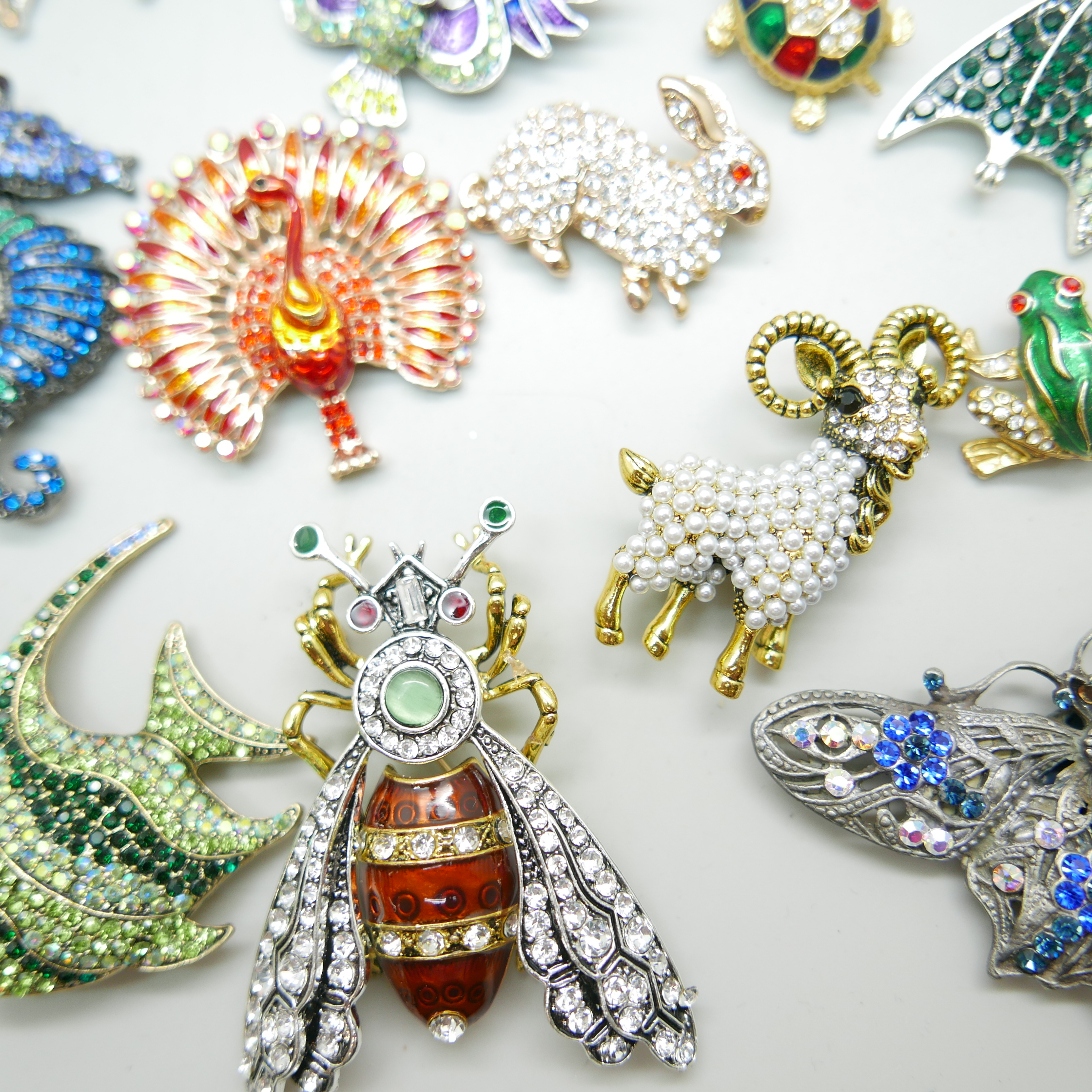 A collection of twenty-three rhinestones animal, bird, insect and other brooches, and one - Image 4 of 5