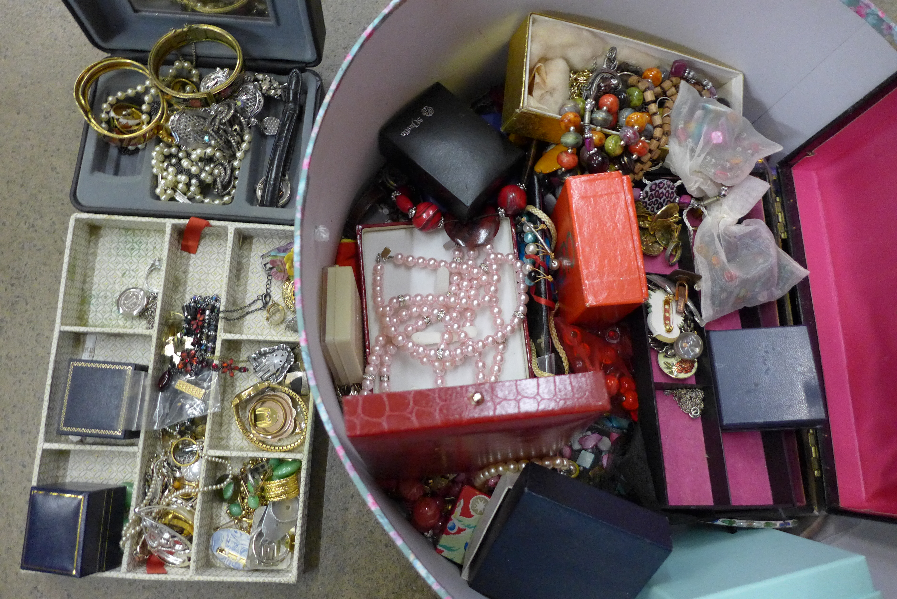 A hat box containing vintage and late costume jewellery