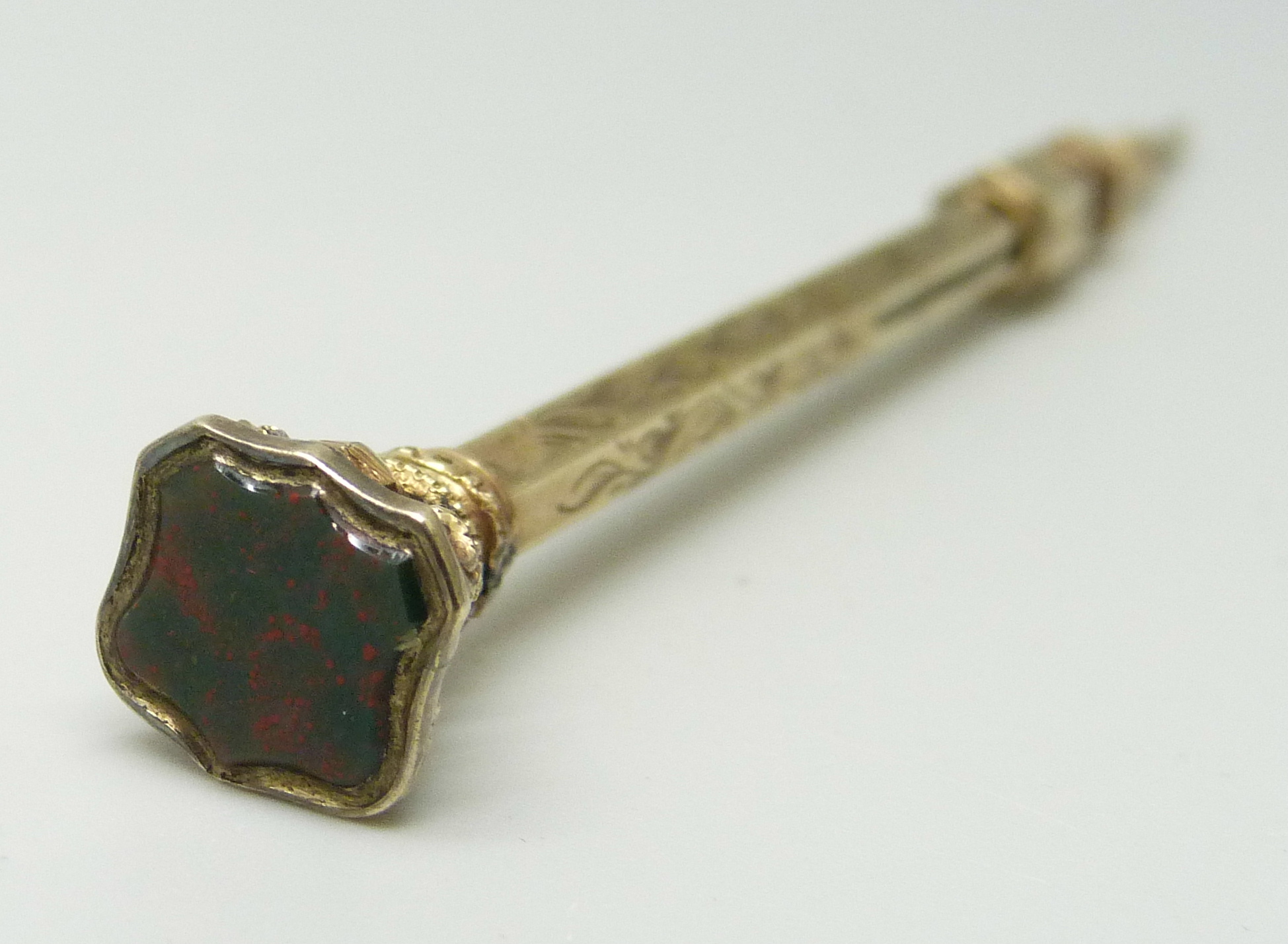 A gold tone propelling pencil with agate stone detail - Image 3 of 3