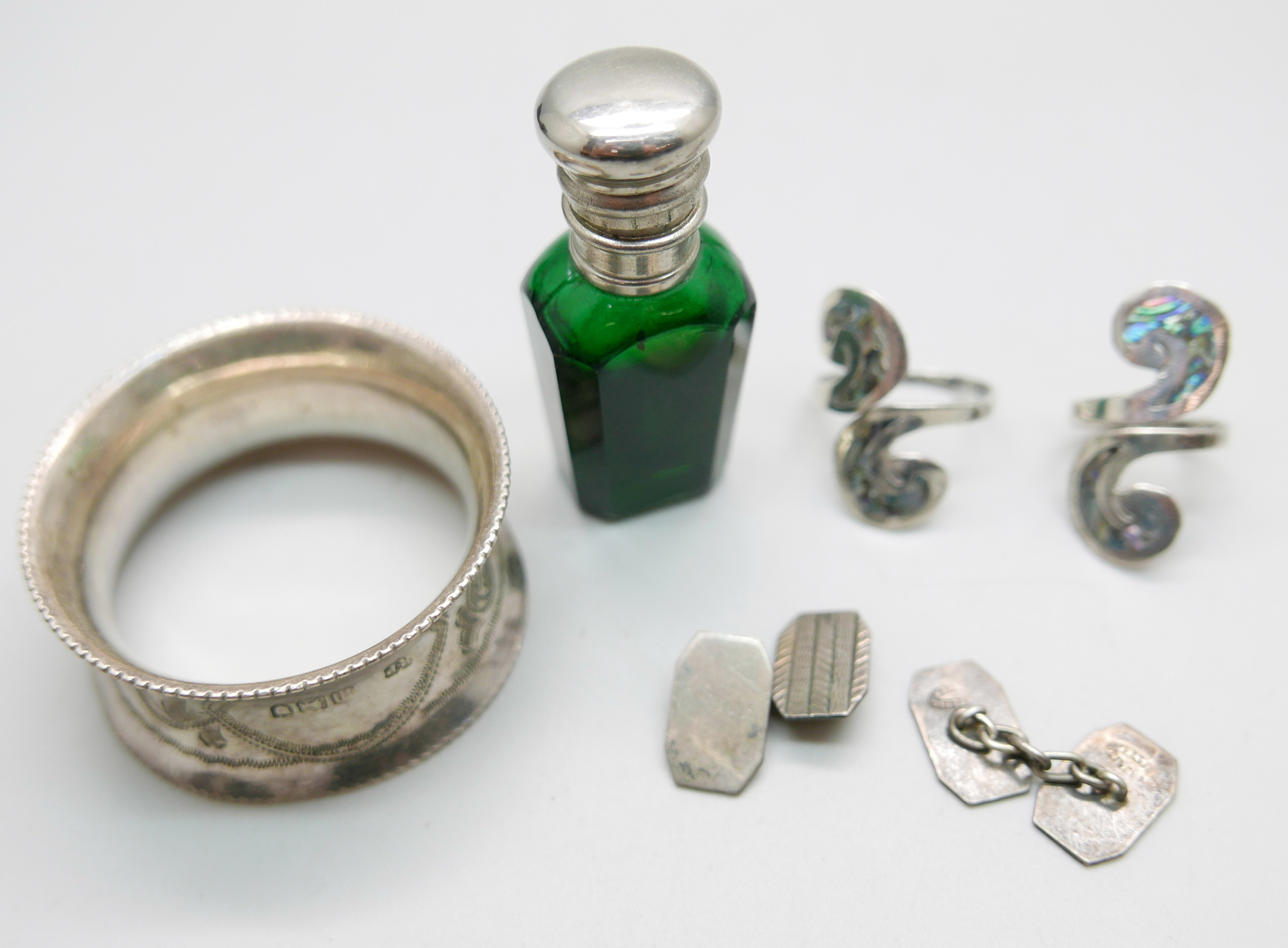 A silver boxed napkin ring, 25g, a green glass scent bottle with inner stopper and Stanhope - Image 2 of 4
