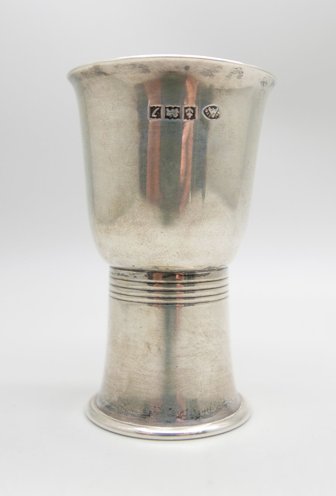 A silver double ended shot measure, Adie Brothers Ltd., Birmingham 1958, 49.1g, 8cm - Image 2 of 3