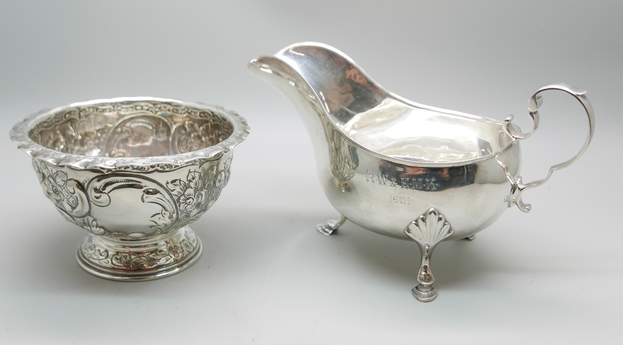 A silver sauce boat and a silver bowl, 253g
