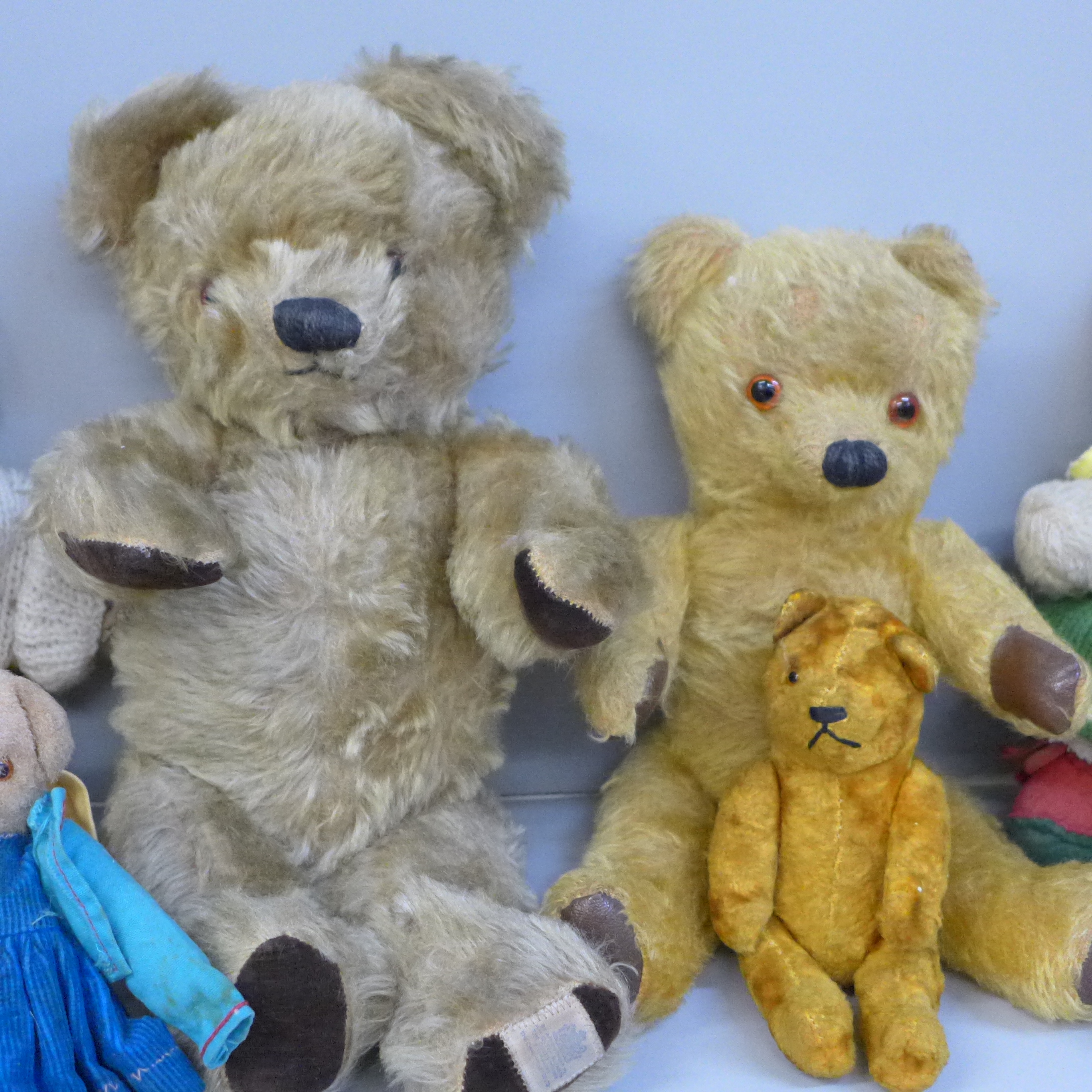 Seven vintage Teddy bears including one musical - Image 3 of 5