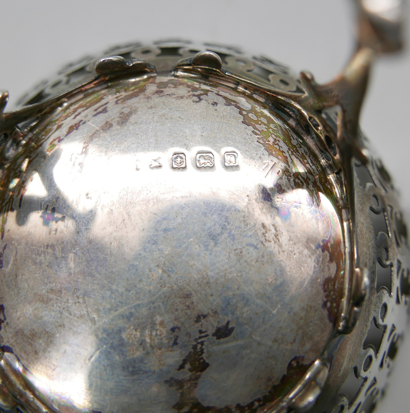 A pierced silver dish, Birmingham 1912, 75g, diameter 9cm - Image 4 of 4