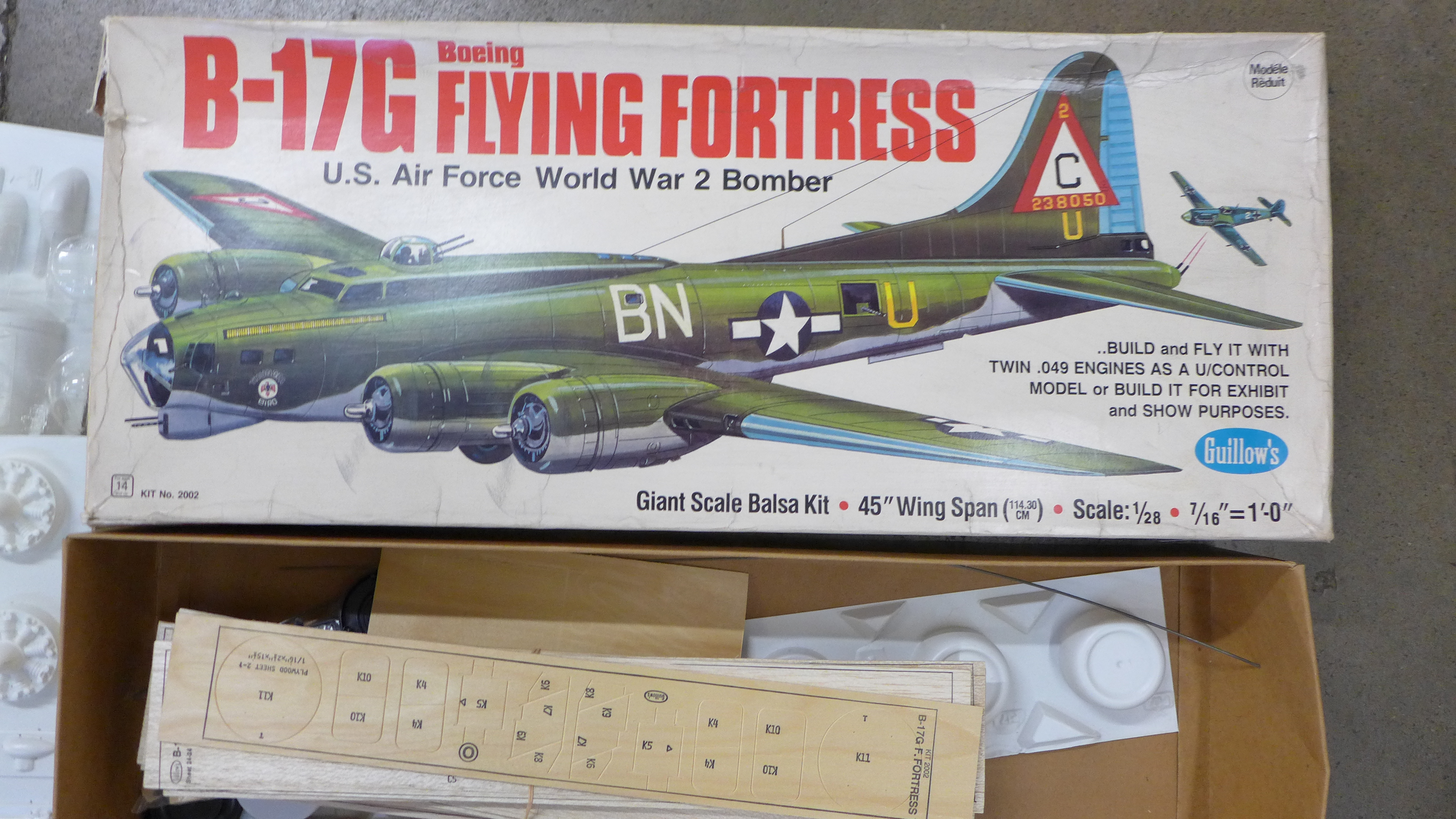A Guillow's Flying Fortress balsa kit - Image 4 of 5