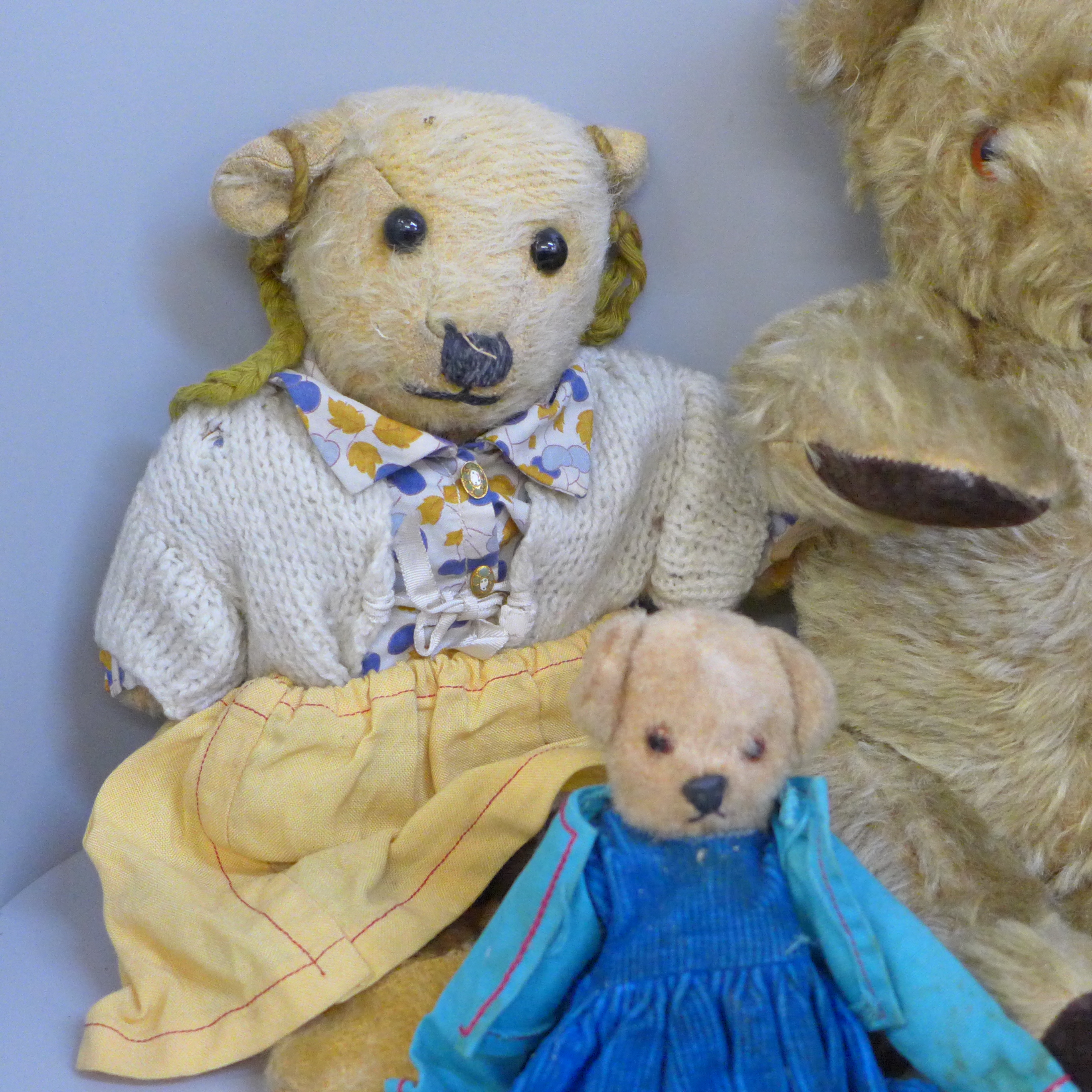 Seven vintage Teddy bears including one musical - Image 2 of 5