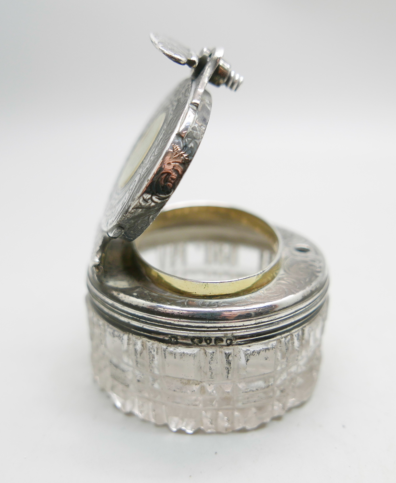 A Victorian silver topped glass travelling ink well - Image 3 of 6