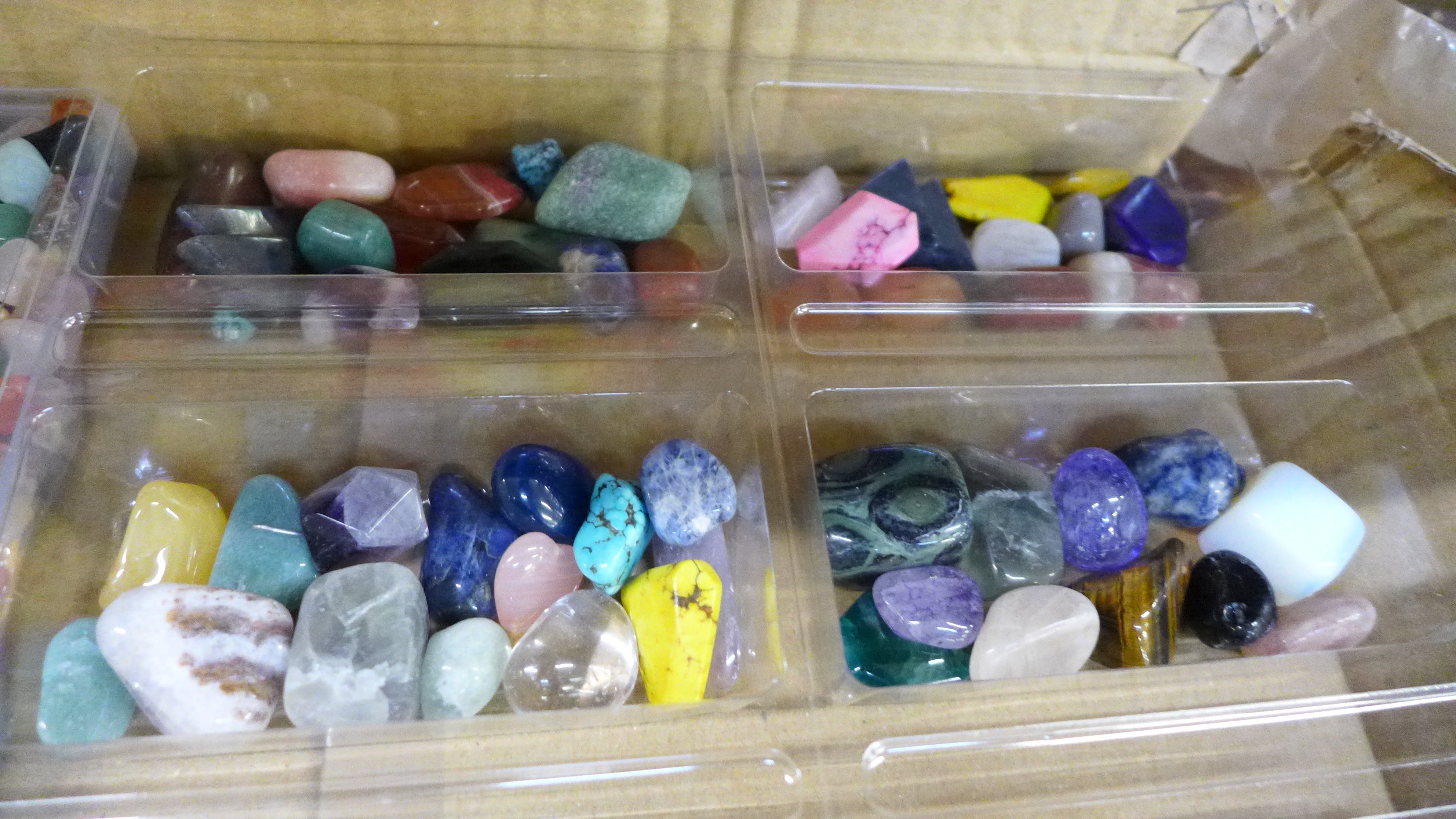 A large collection of semi-precious stones - Image 3 of 5