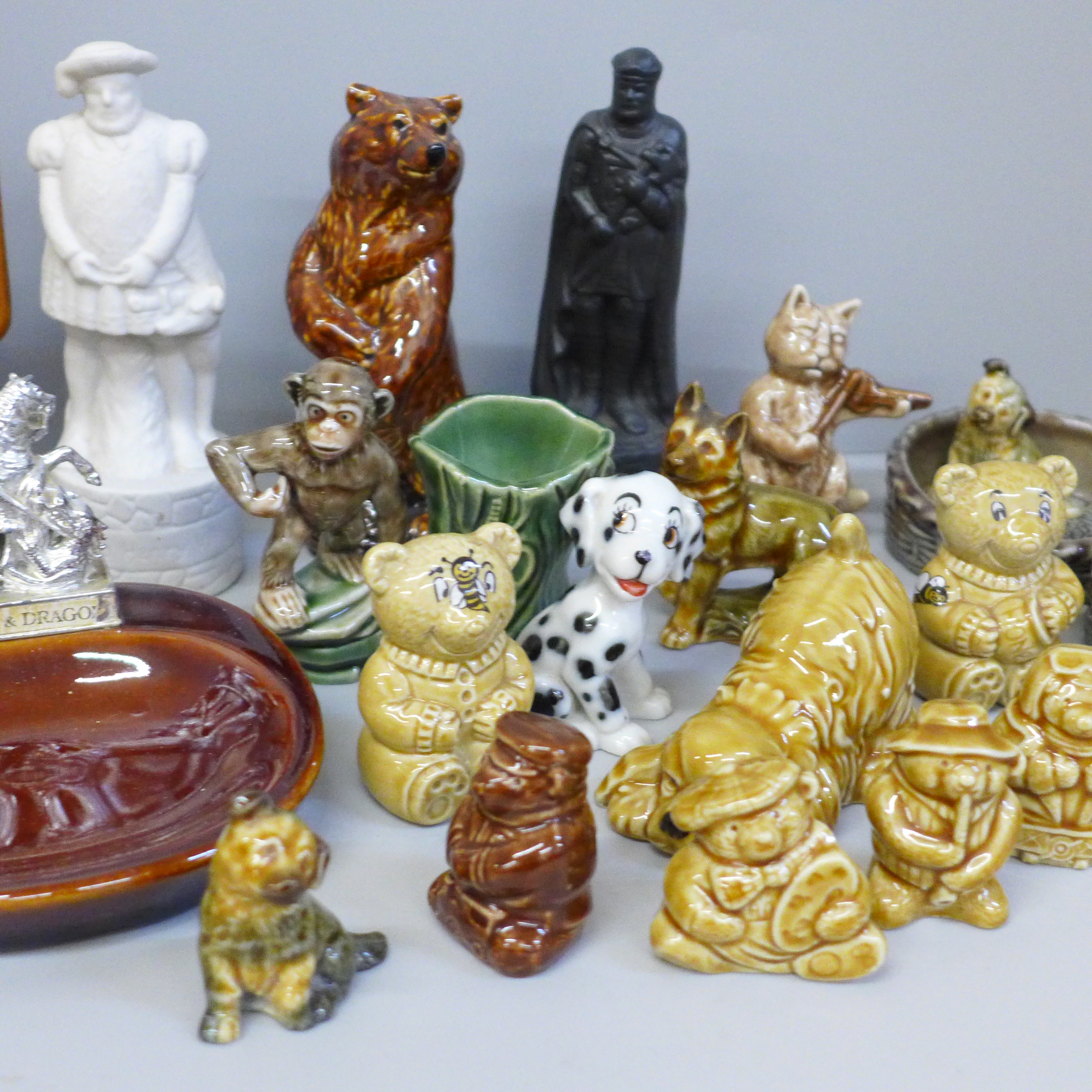 A collection of Wade including Whimsies, angel fish dish, Hatbox Dalmatian, etc. - Image 3 of 4